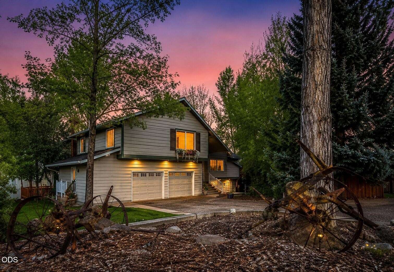 1.6 Acres of Land with Home for Sale in Prineville, Oregon