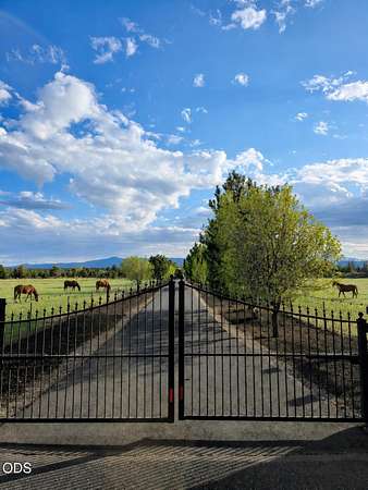 25 Acres of Land with Home for Sale in Bend, Oregon