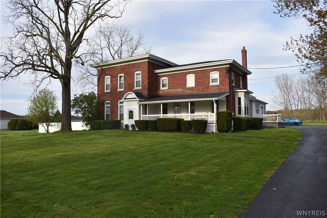 9.8 Acres of Land with Home for Sale in Lockport, New York