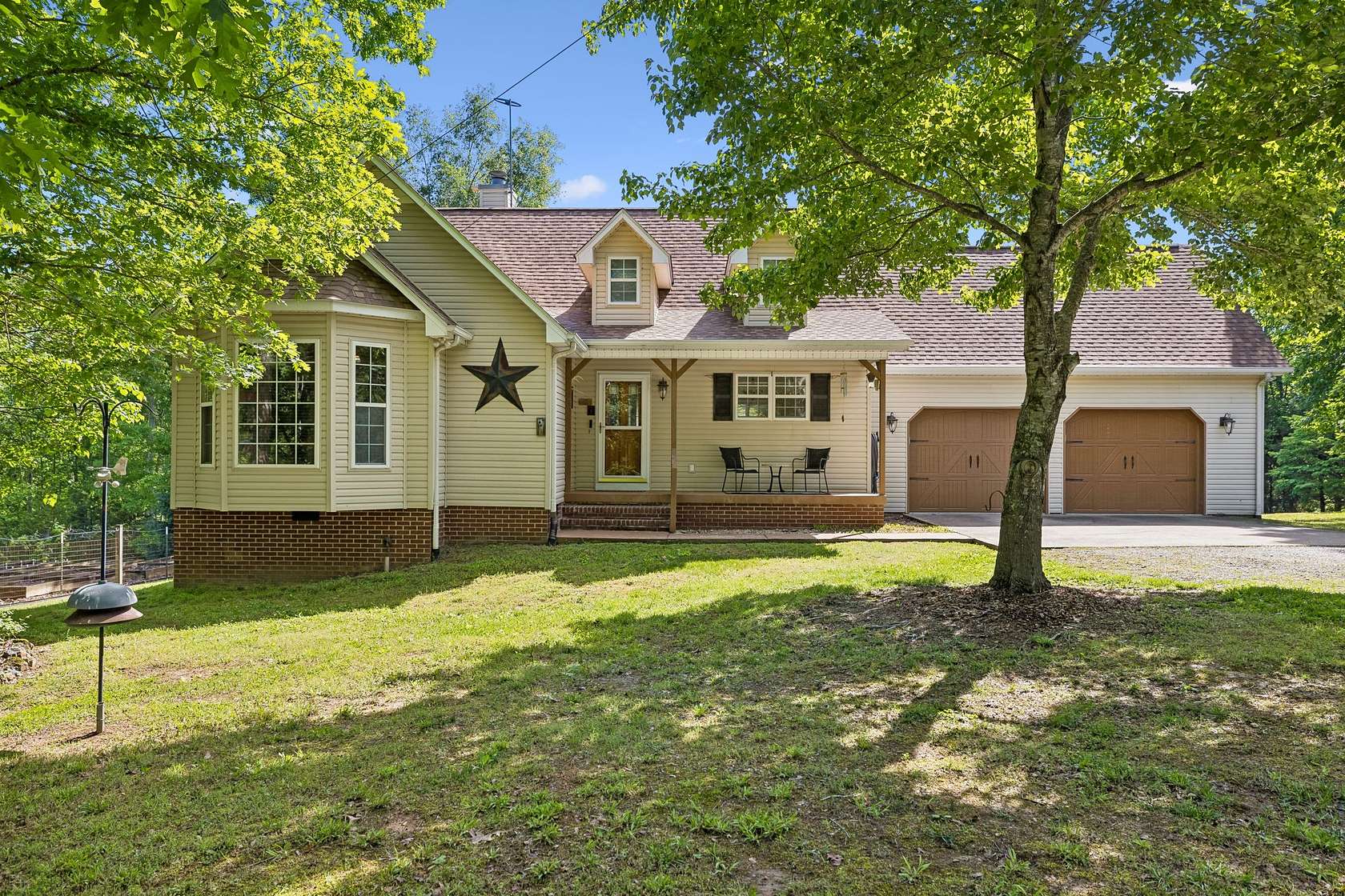 15.2 Acres of Recreational Land with Home for Sale in Hampshire, Tennessee