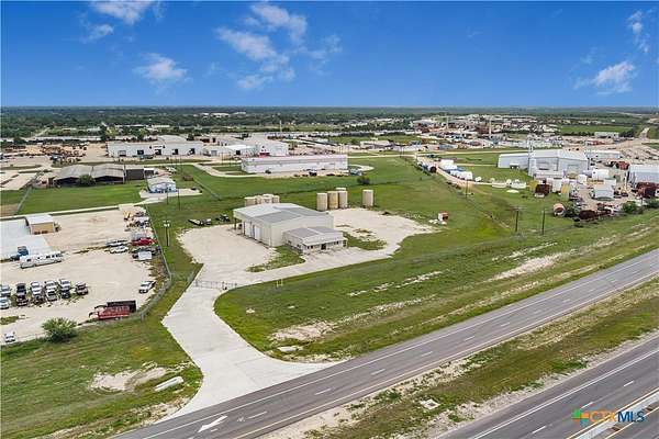 5 Acres of Improved Commercial Land for Sale in Victoria, Texas