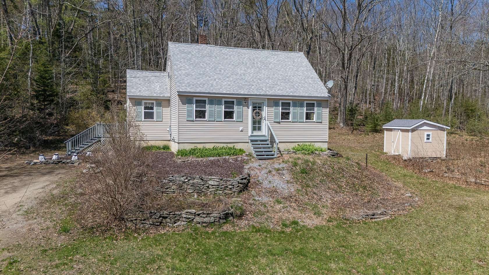 4.27 Acres of Land with Home for Sale in Edgecomb, Maine