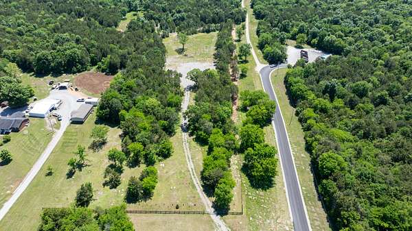7.6 Acres of Residential Land for Sale in Columbia, Tennessee