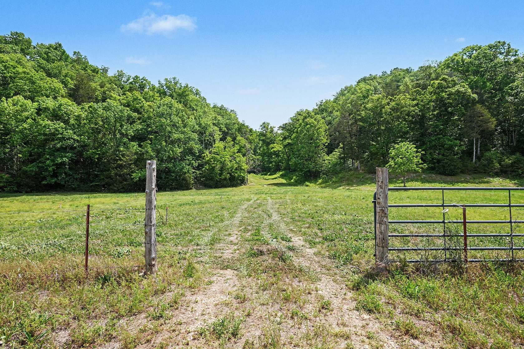 7.8 Acres of Residential Land for Sale in Ashland City, Tennessee
