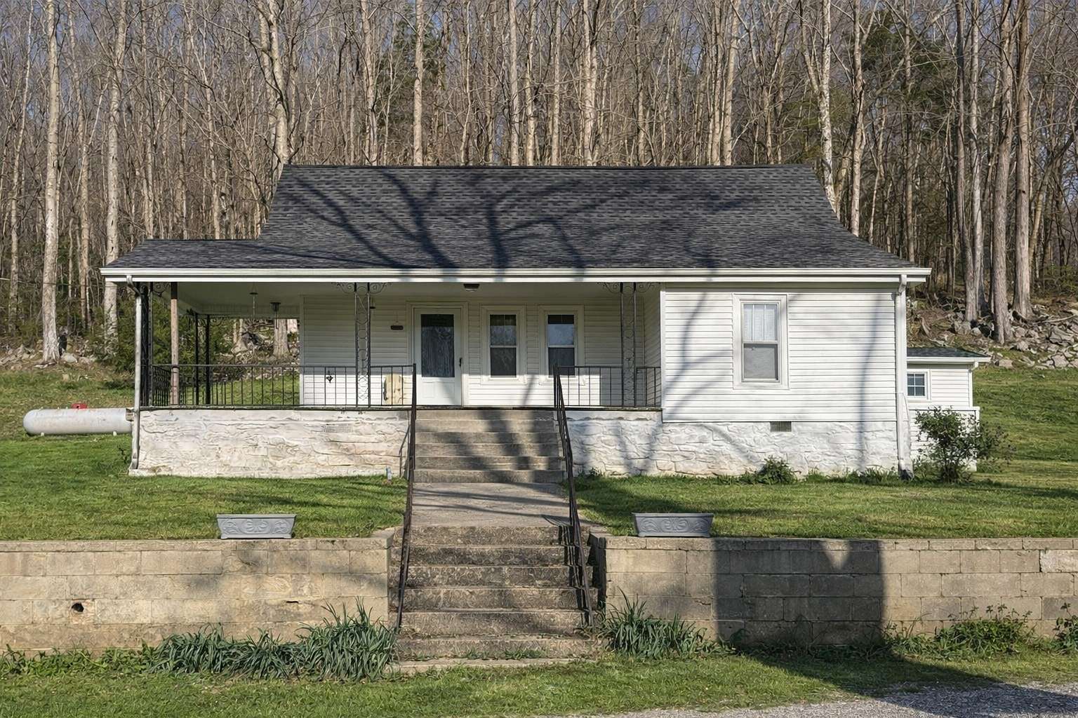 16 Acres of Land with Home for Sale in McMinnville, Tennessee
