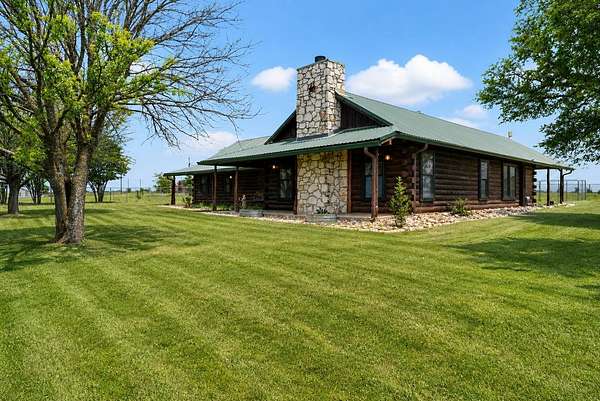 5.5 Acres of Land with Home for Sale in Georgetown, Texas