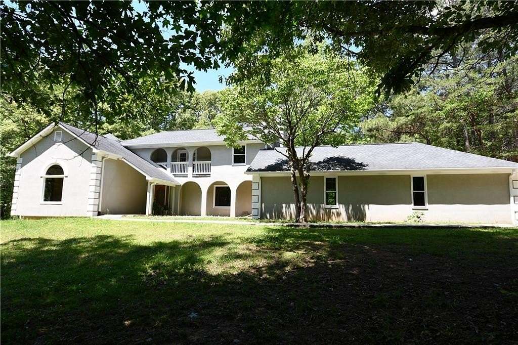 14.9 Acres of Land with Home for Sale in Dallas, Georgia