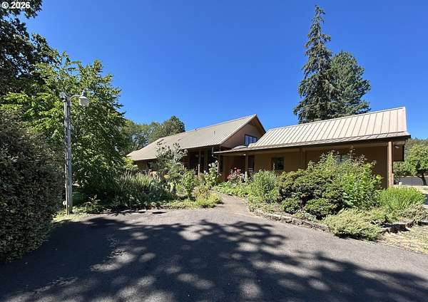 3.9 Acres of Land with Home for Sale in Veneta, Oregon