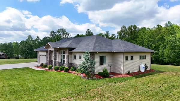 11.8 Acres of Land with Home for Sale in London, Kentucky