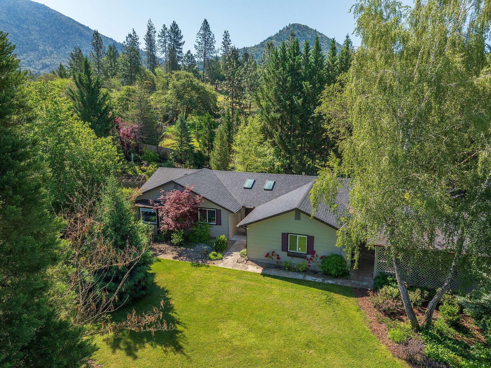2.19 Acres of Land with Home for Sale in Grants Pass, Oregon