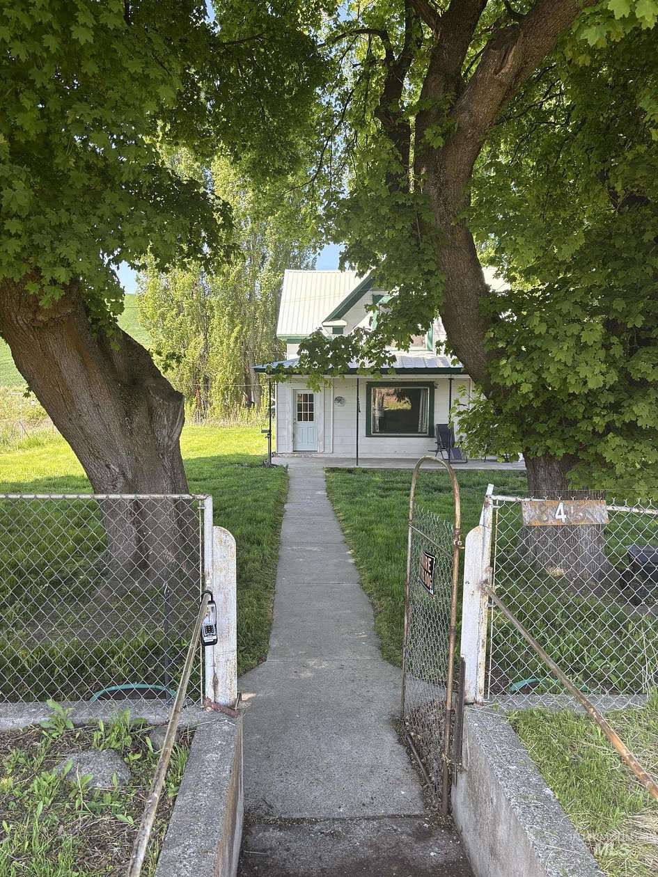 21.8 Acres of Land with Home for Sale in Pomeroy, Washington