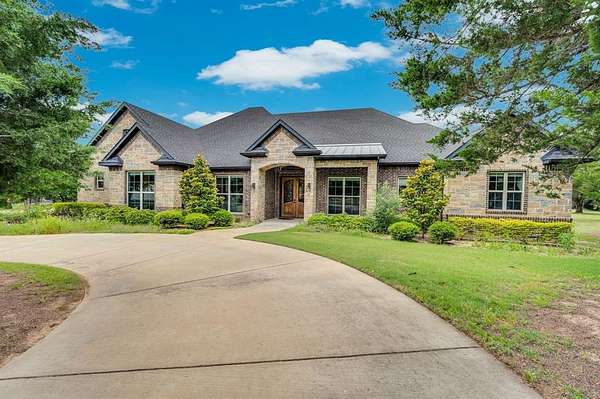 1.6 Acres of Land with Home for Sale in Cedar Hill, Texas