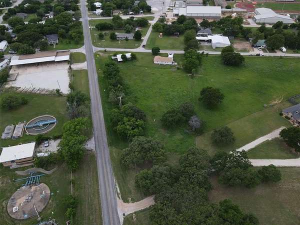 1.55 Acres of Residential Land for Sale in Nocona, Texas