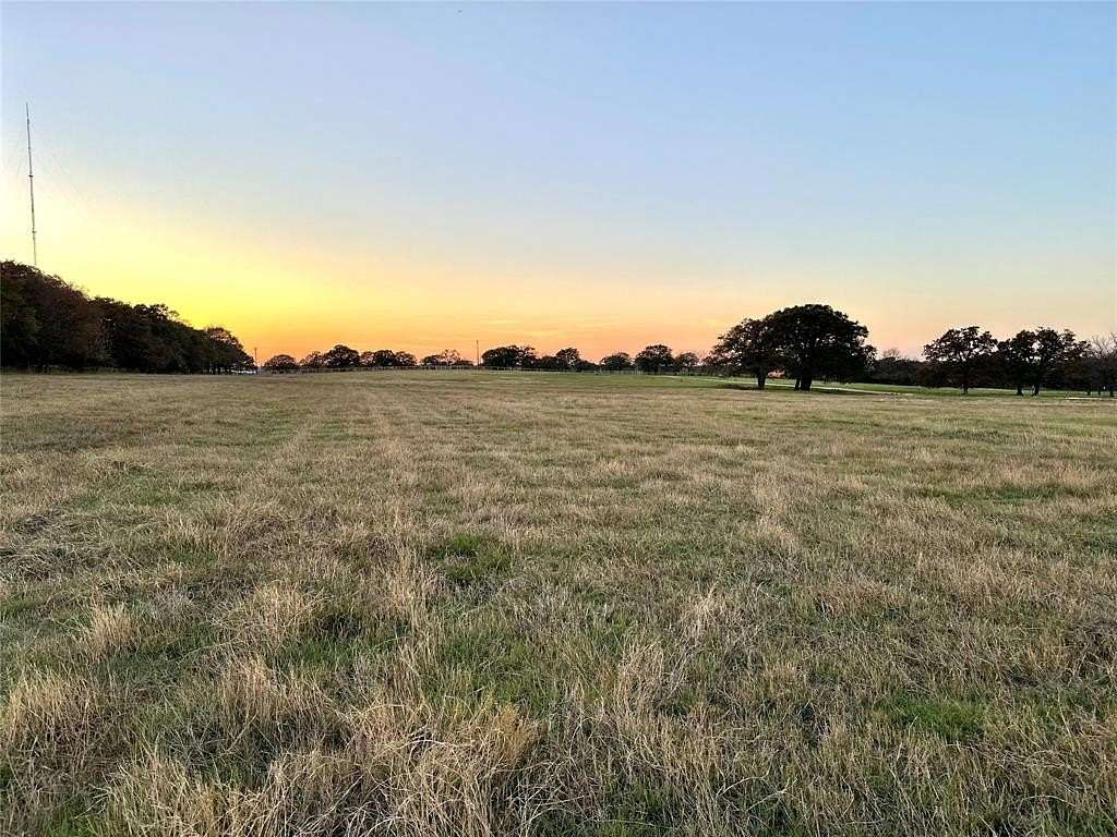 22 Acres of Agricultural & Residential Land for Sale in Collinsville, Texas