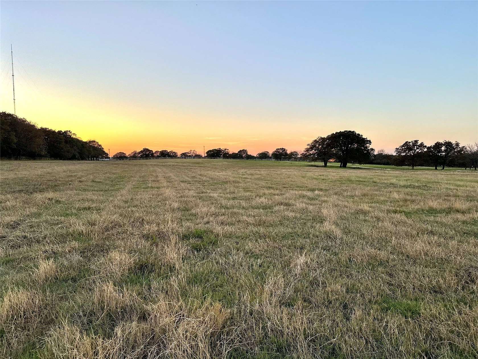22 Acres of Agricultural & Residential Land for Sale in Collinsville, Texas