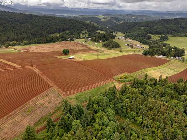559 Acres of Agricultural & Residential Land for Sale in Oakland, Oregon
