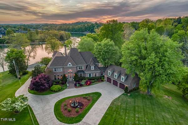 10 Acres of Land with Home for Sale in Piney Flats, Tennessee