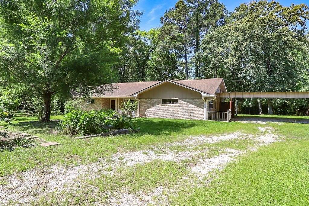 1.5 Acres of Land with Home for Sale in Lufkin, Texas
