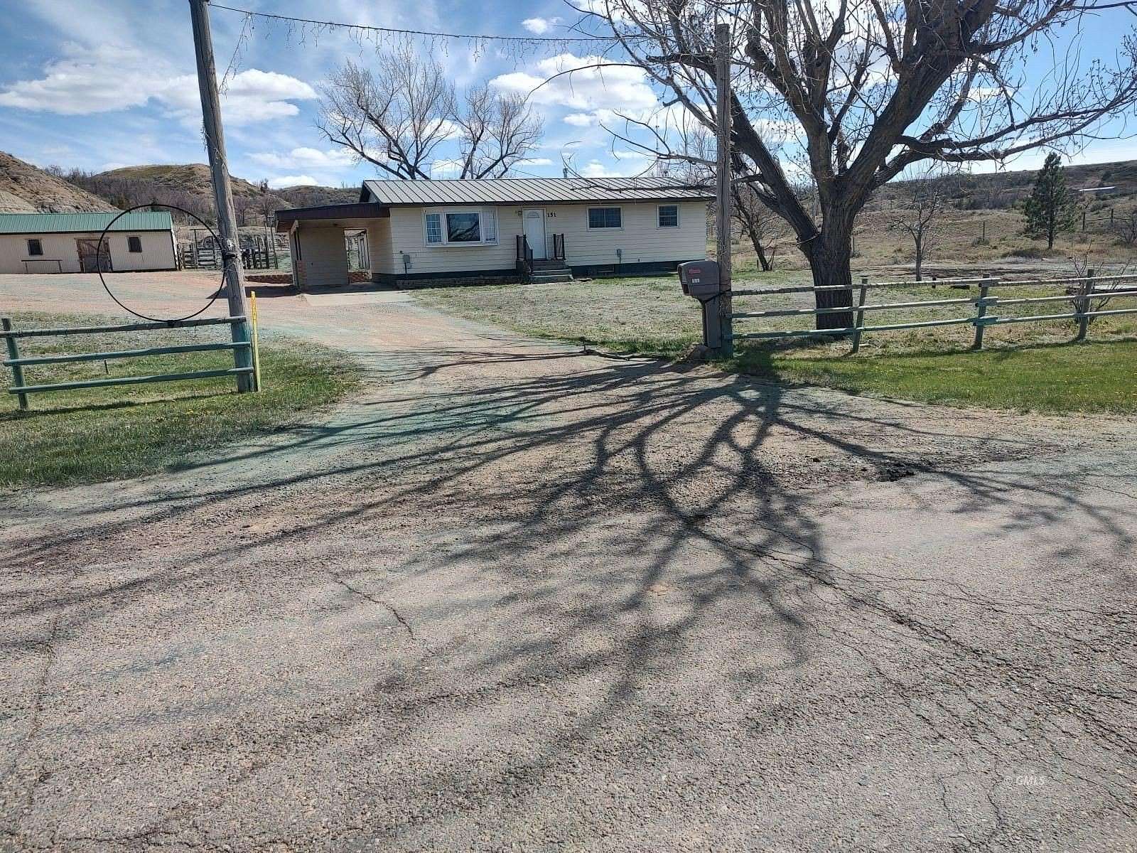 9.59 Acres of Land with Home for Sale in Glendive, Montana