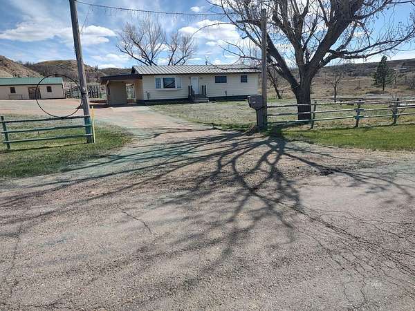 9.59 Acres of Land with Home for Sale in Glendive, Montana
