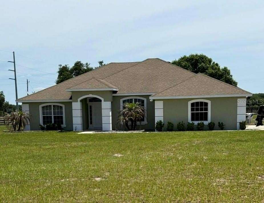4.6 Acres of Land with Home for Sale in Umatilla, Florida