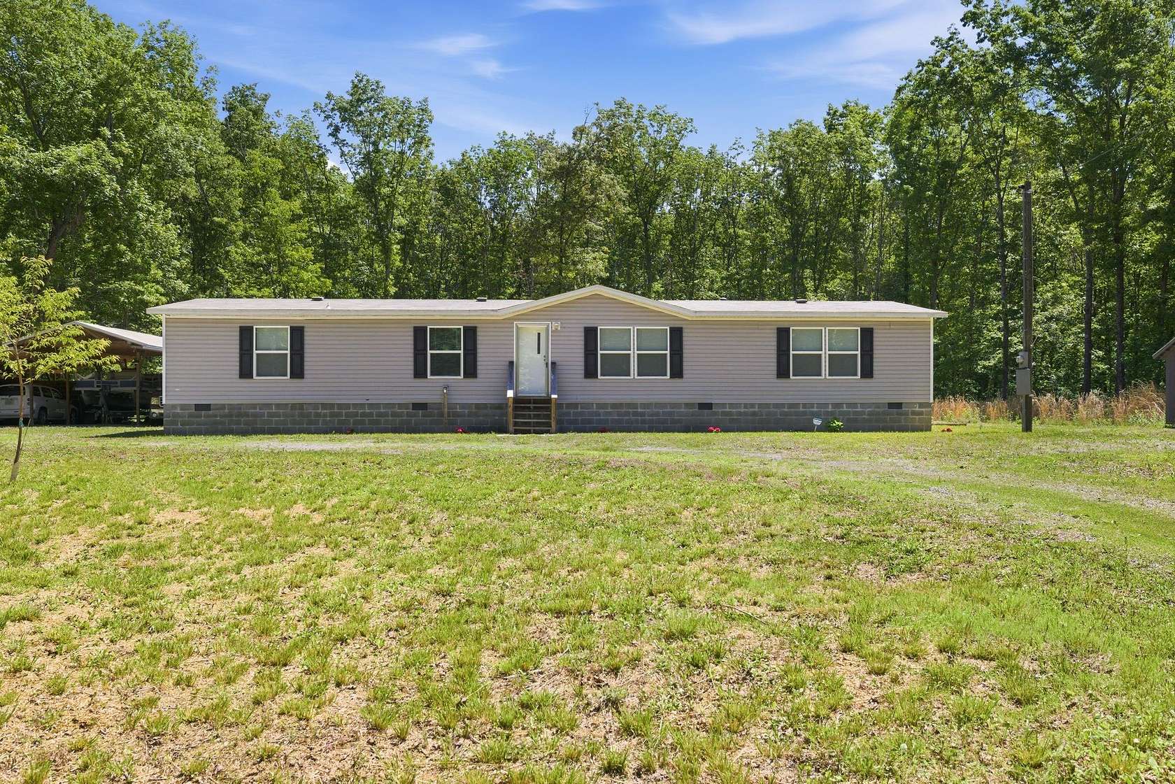 5 Acres of Land with Home for Sale in Manchester, Tennessee