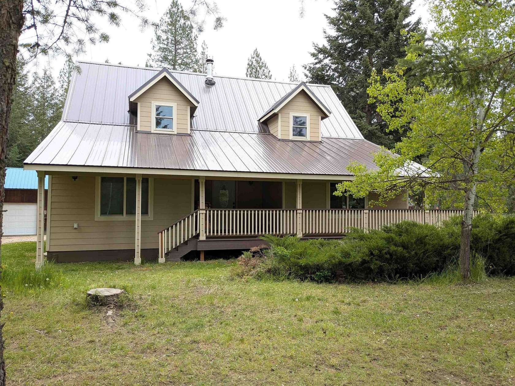 2.5 Acres of Land with Home for Sale in Loon Lake, Washington