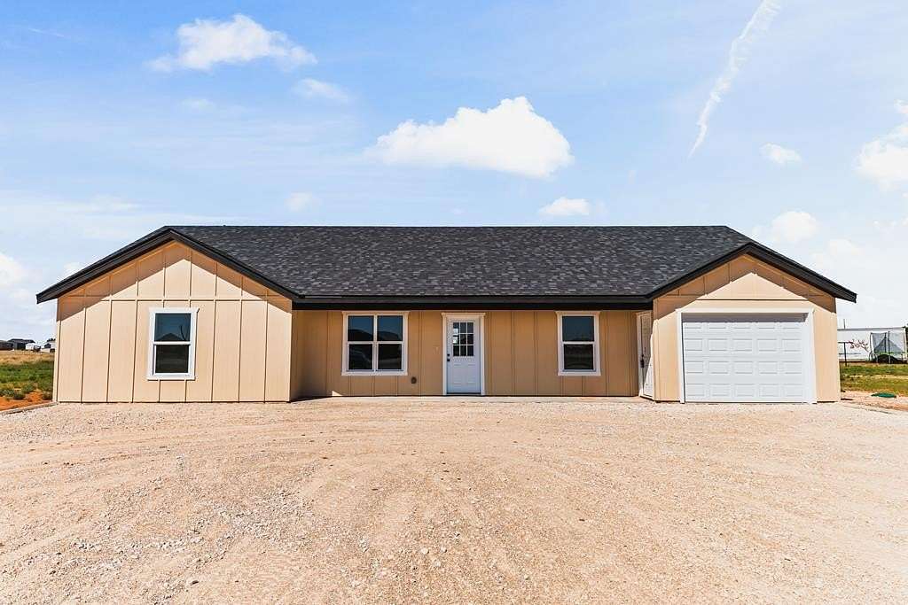 2 Acres of Land with Home for Sale in Seminole, Texas