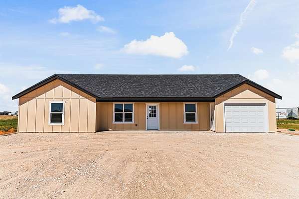 2 Acres of Land with Home for Sale in Seminole, Texas