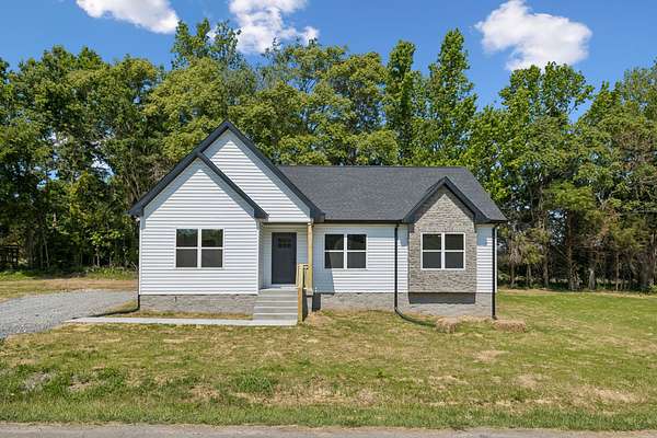 1.57 Acres of Land with Home for Sale in Lafayette, Tennessee