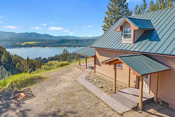 10 Acres of Land with Home for Sale in Fruitland, Washington