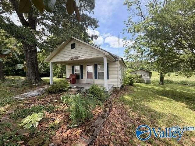 15 Acres of Land with Home for Sale in Decatur, Alabama