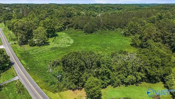 15 Acres of Land with Home for Sale in Decatur, Alabama