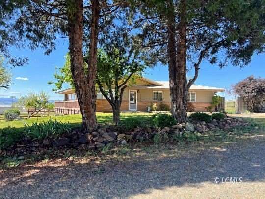 4.52 Acres of Land with Home for Sale in Lakeview, Oregon