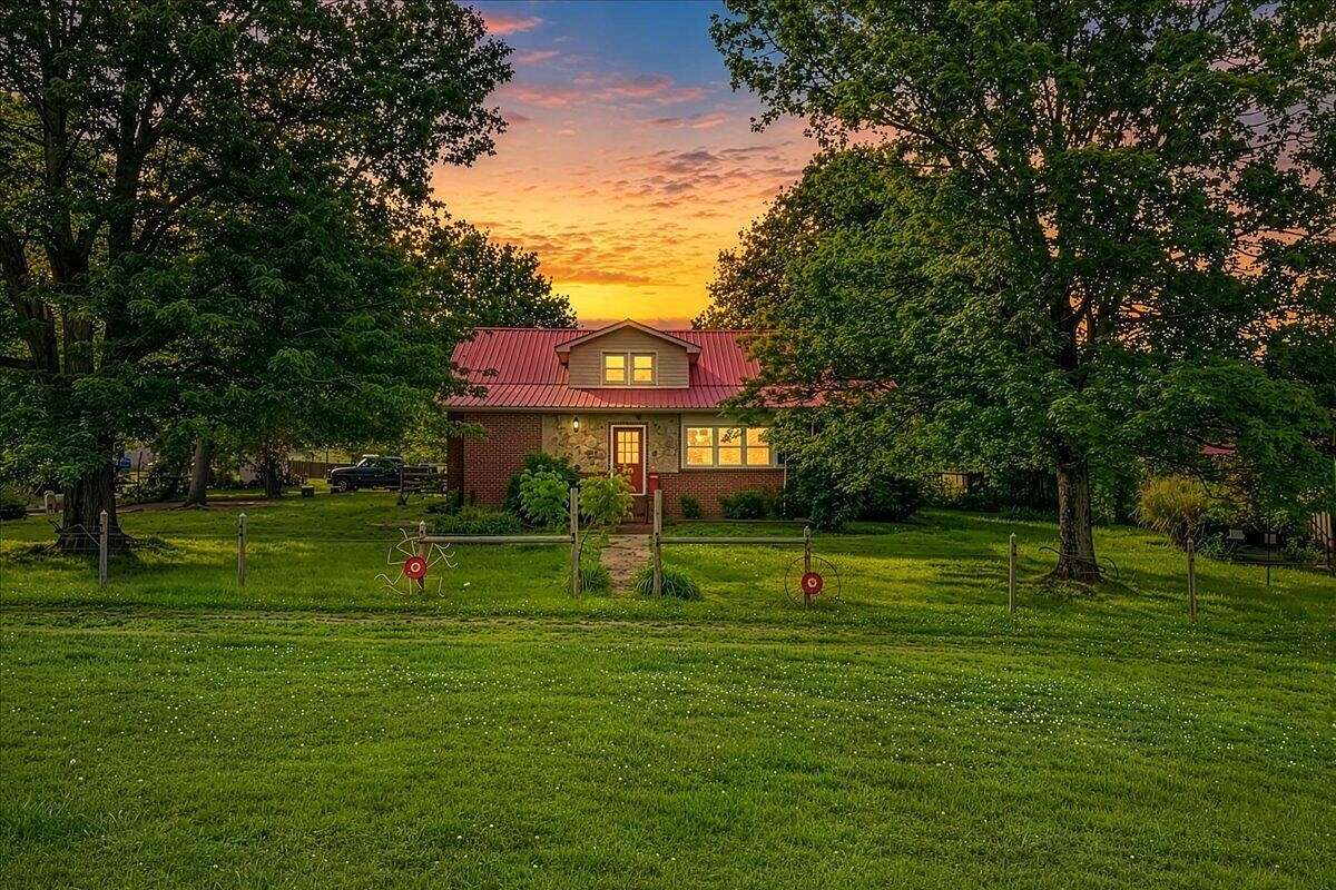 71.1 Acres of Land with Home for Sale in Philadelphia, Tennessee
