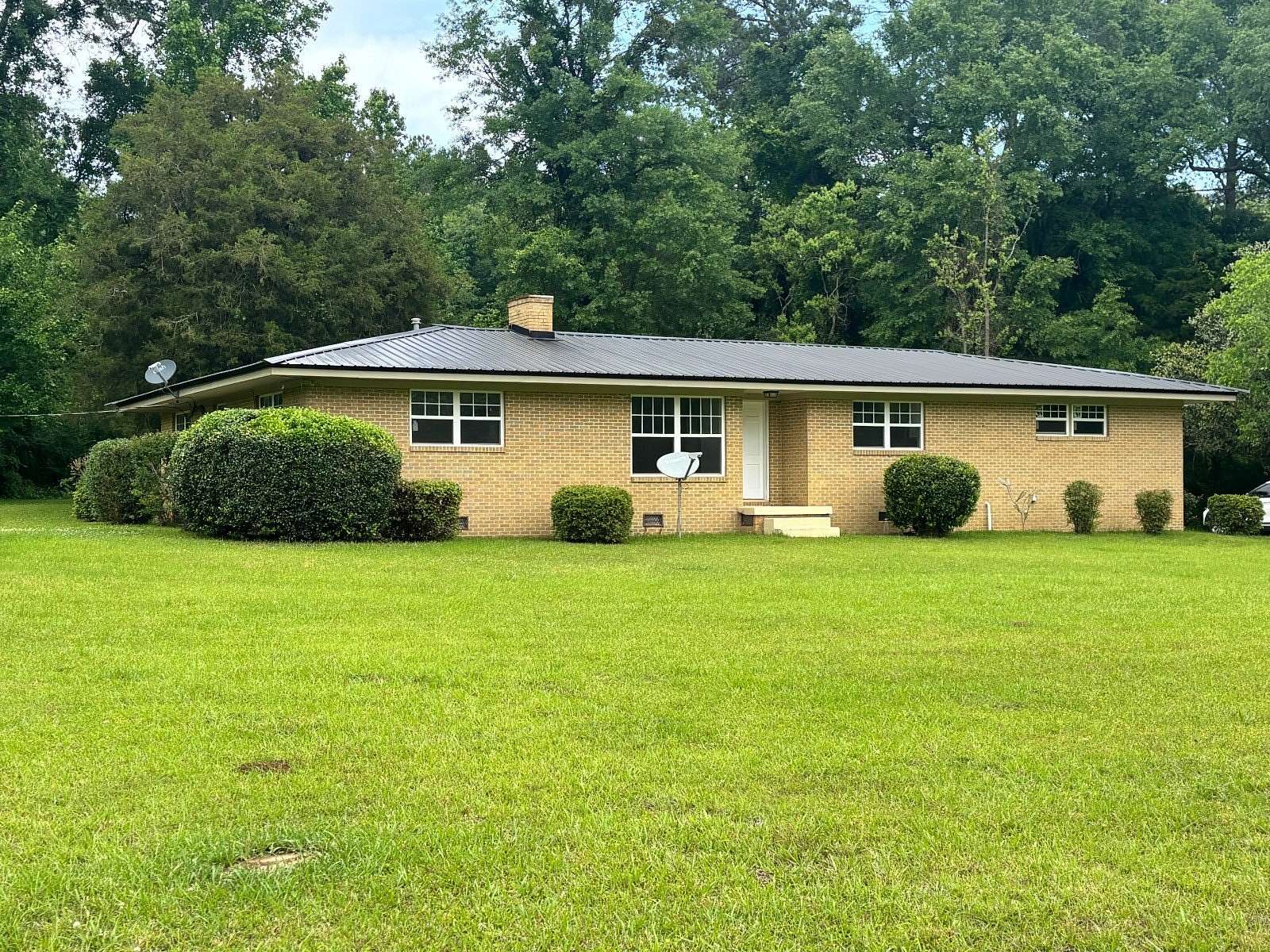 1.5 Acres of Land with Home for Sale in Newton, Mississippi