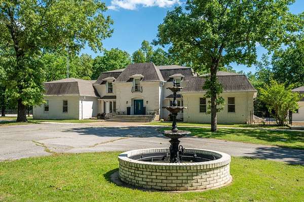 3.43 Acres of Land with Home for Auction in Bull Shoals, Arkansas