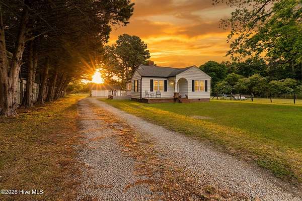 7.64 Acres of Land with Home for Sale in Aberdeen, North Carolina