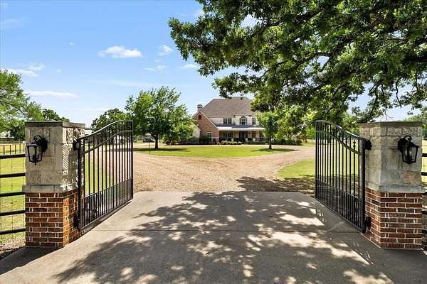 6.38 Acres of Land with Home for Sale in Post Oak Bend, Texas