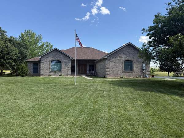 13.4 Acres of Land with Home for Sale in Richmond, Kentucky