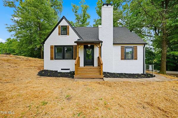 1.53 Acres of Land with Home for Sale in Kingsport, Tennessee