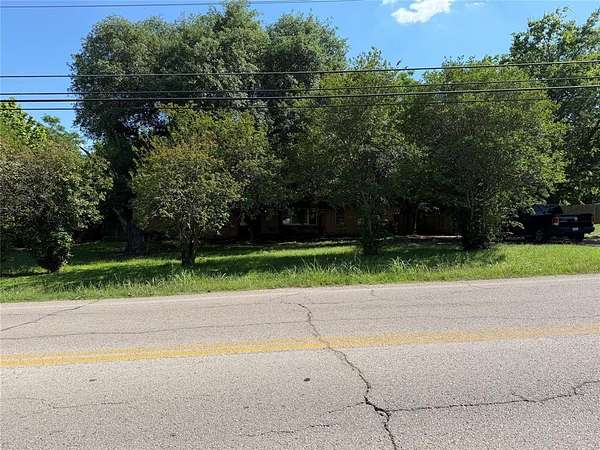 2.73 Acres of Land with Home for Sale in Glenn Heights, Texas