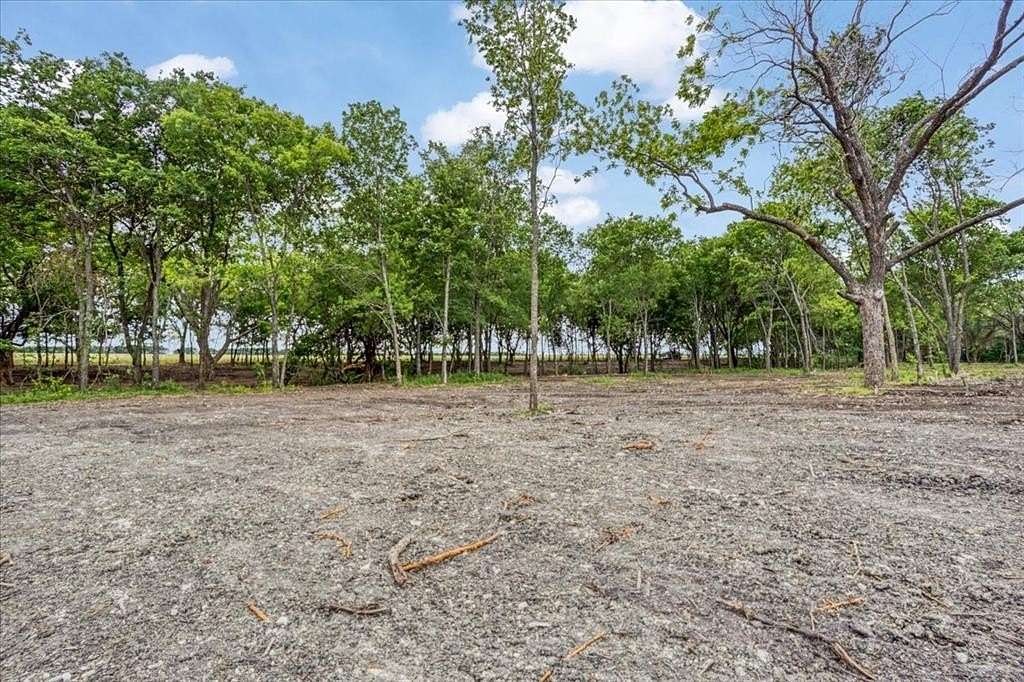 22 Acres of Agricultural & Residential Land for Sale in Van Alstyne, Texas