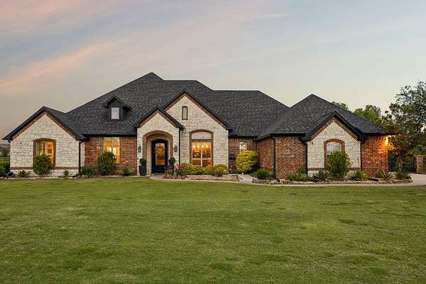 1.5 Acres of Land with Home for Sale in Rockwall, Texas