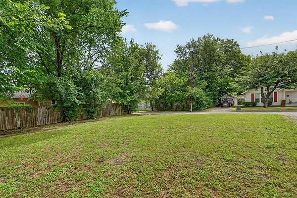 0.13 Acres of Mixed-Use Land for Sale in Commerce, Texas