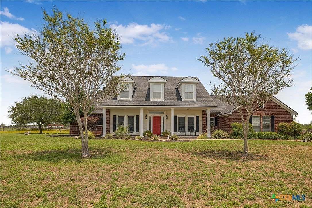 10.1 Acres of Land with Home for Sale in Victoria, Texas