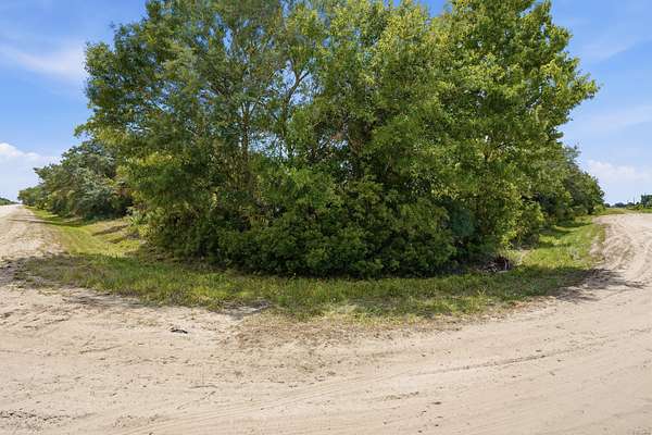 1.25 Acres of Residential Land for Sale in Okeechobee, Florida
