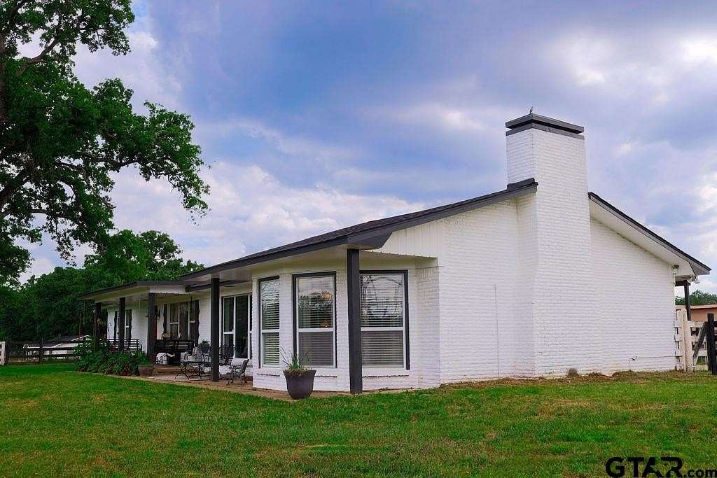 10.6 Acres of Land with Home for Sale in Whitehouse, Texas
