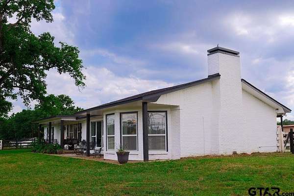 10.6 Acres of Land with Home for Sale in Whitehouse, Texas