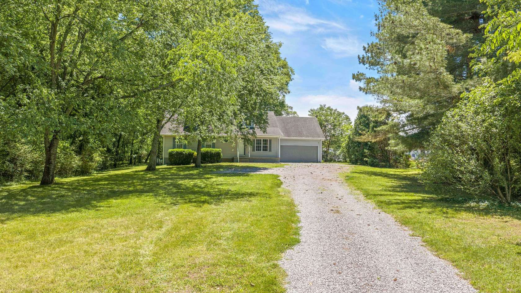 1.5 Acres of Land with Home for Sale in Murfreesboro, Tennessee